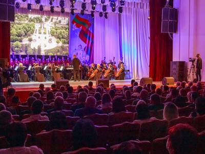 Торжественное собрание в честь юбилея республики