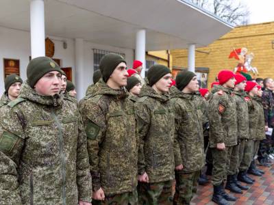 В Суворовском училище завершилась декада Суворова