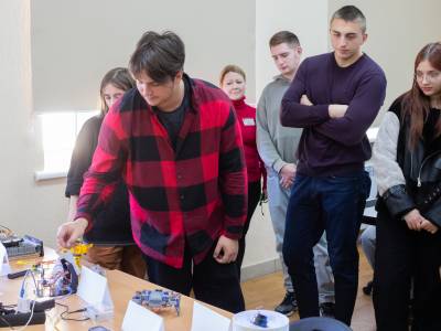 Студенты ФТИ презентовали свои проекты в IT-центре 