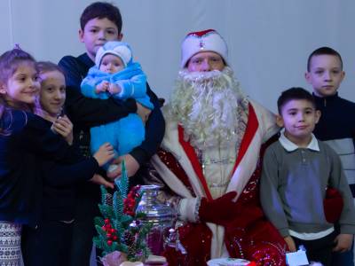 Раз, два, три! Елочка, гори!