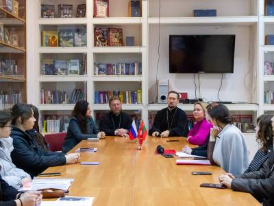 Библейские мотивы в литературе и фольклоре  обсудили в Русском центре