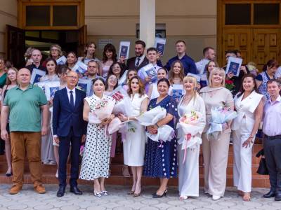 Праздник вручения дипломов выпускникам Медицинского института