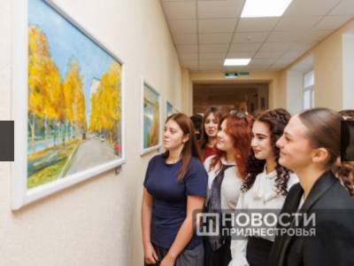 Семья художника Владимира Мыцыкова подарила ПГУ 40 картин к 96-летию вуза